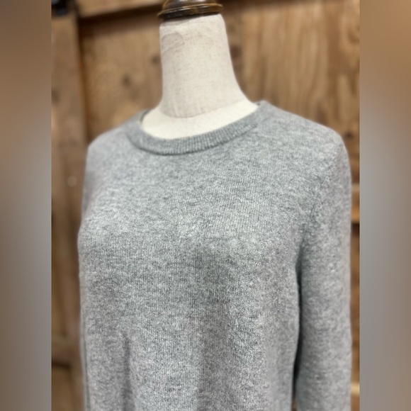Halogen 100% Cashmere Sweater Crewneck Pullover Side Vent Gray Woman’s Size L - Picture 5 of 10
